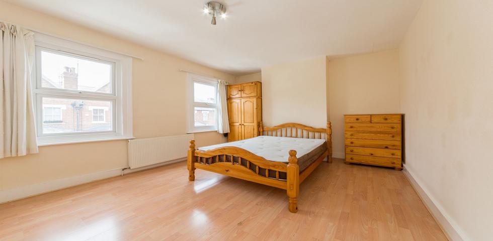 			PRIVATE GARDEN, 3 Bedroom, 1 bath, 1 reception House			 Prospect Road, FINCHLEY ROAD / CHILDS HILL